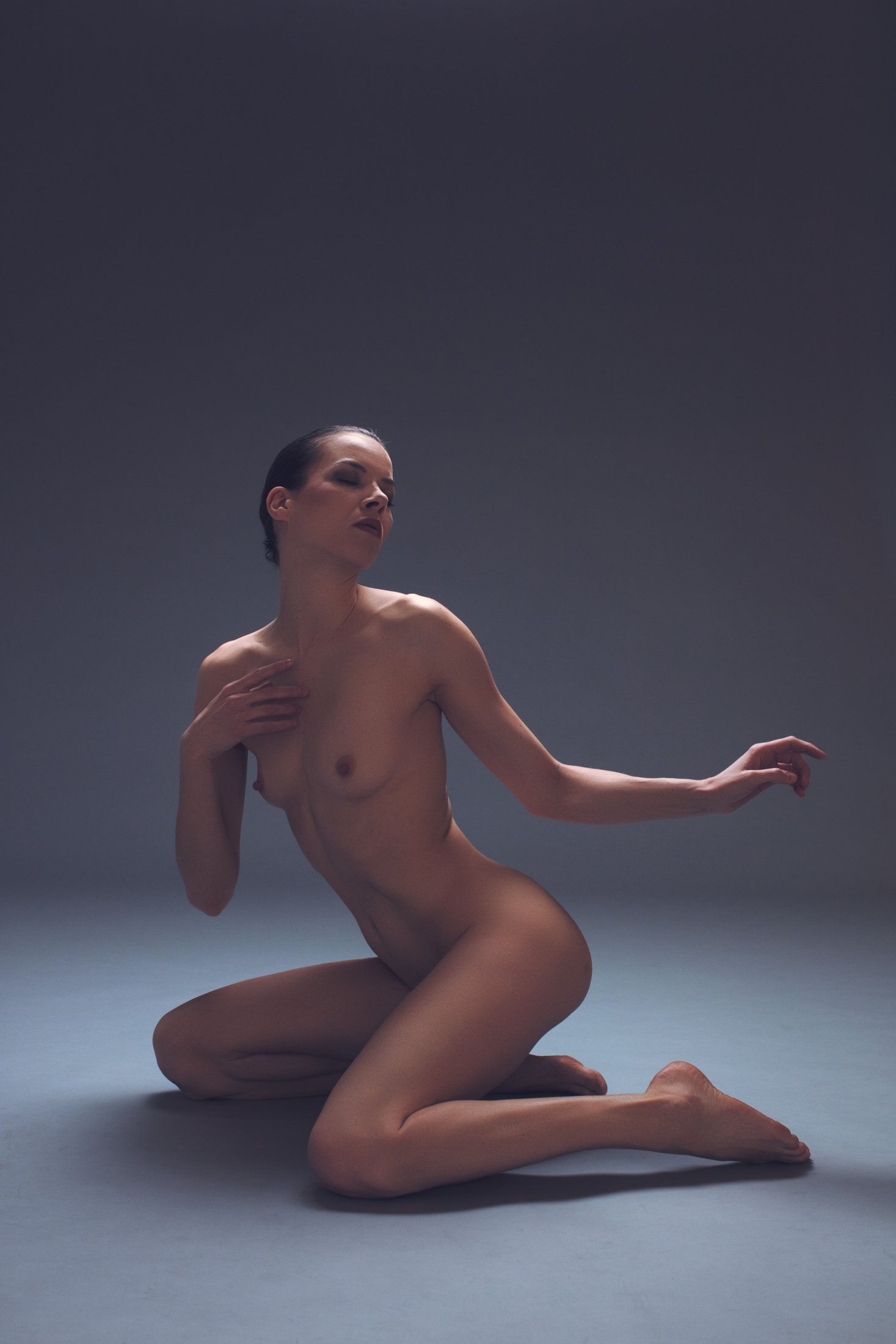 denisa fine art nude in studio in mainz 01