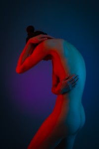 denisa fine art nude with color gels in studio in mainz 03