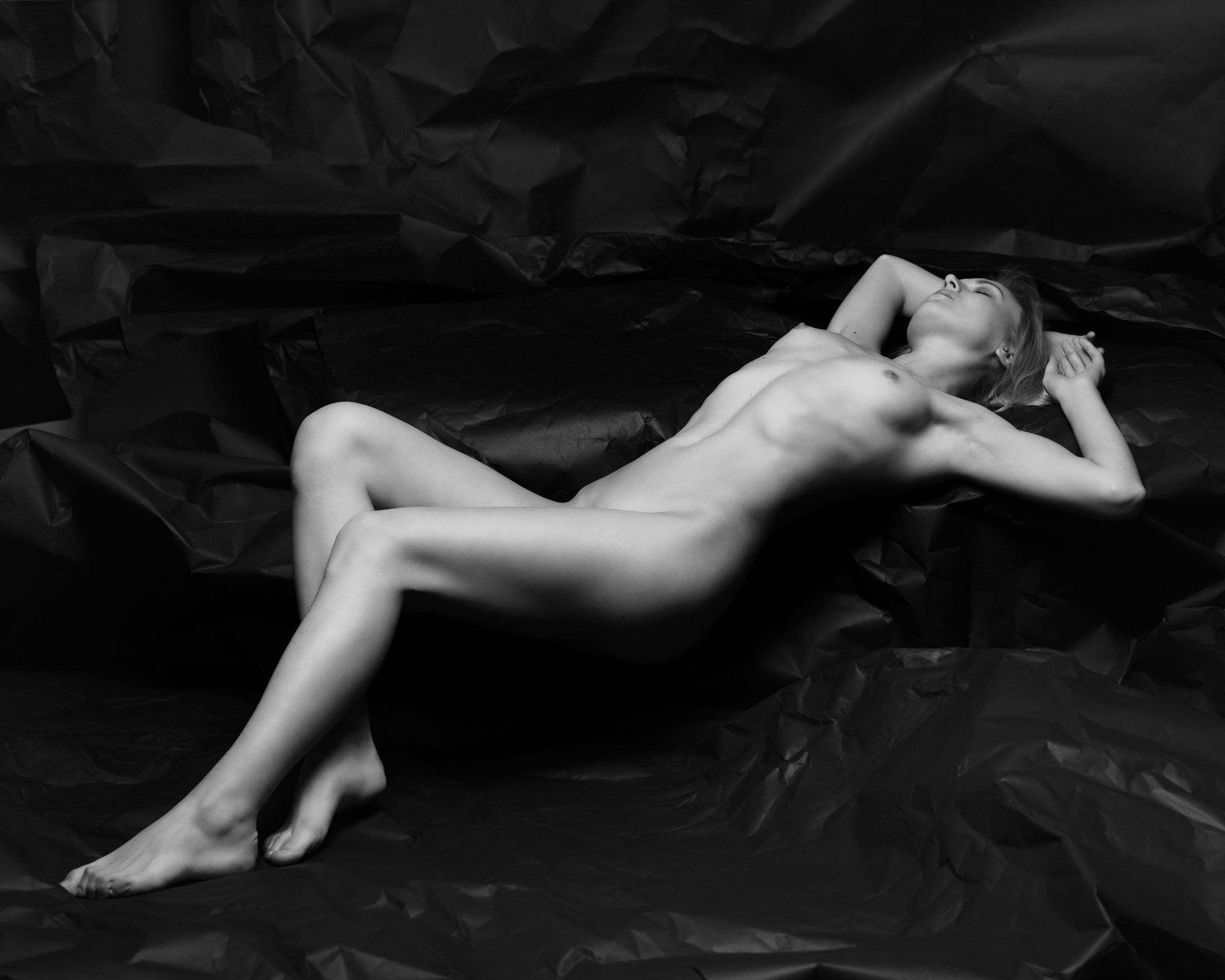 vlada sculptural nude in studio in frankfurt 06